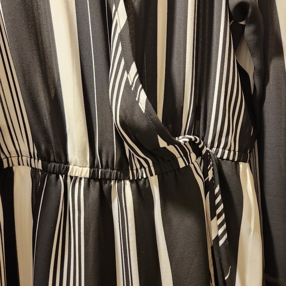 Black and white blouse - Picture 6 of 7